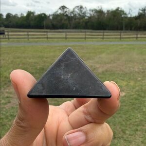 Shungite Pyramid Crystal Décor